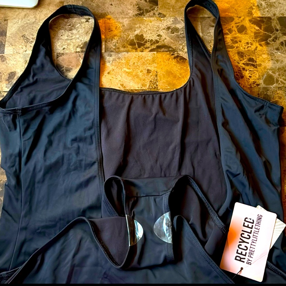 BLACK SCOOP BACK SWIM-SUITE PRETTY LITTLE THING NWT NEVER WORN SIZE 26UK (22US)